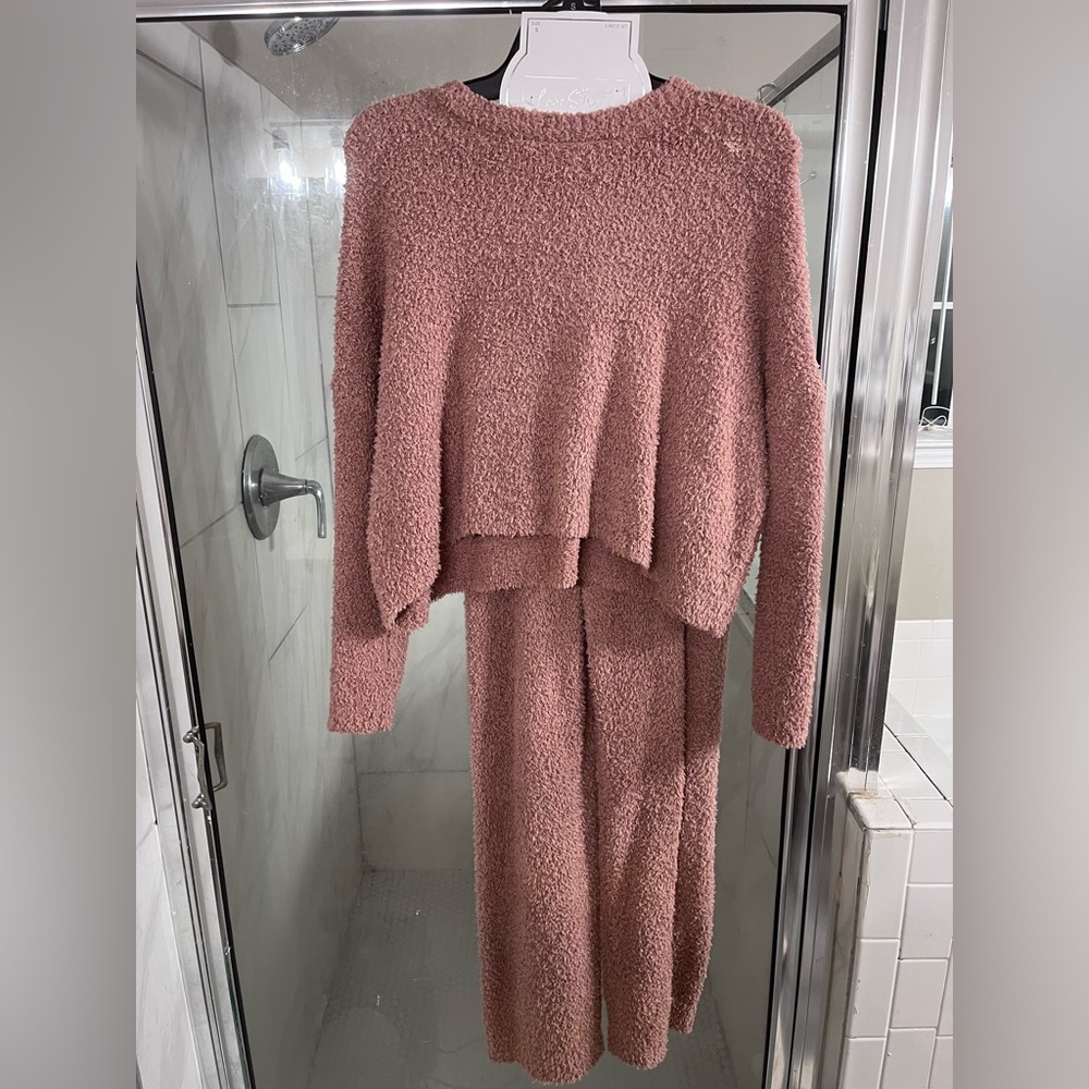 Size small fuzzy two piece set (top is cropped)